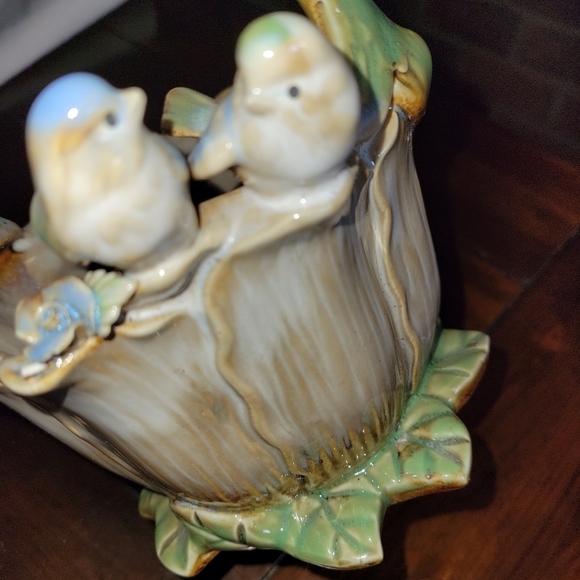 Vintage MAJOLICA STYLE Birds In A Cabbage Leaf Basket - Picture 5 of 11